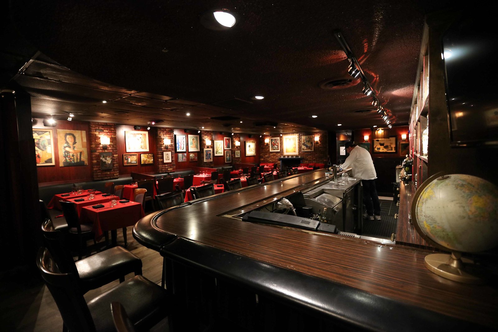 MNM Locations uploads 978 Old School Bar